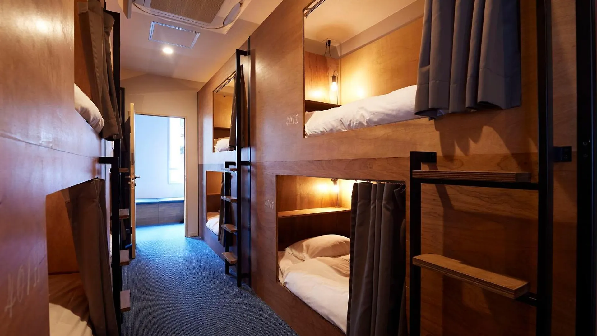 Turn Table Hostel Tokio Japan